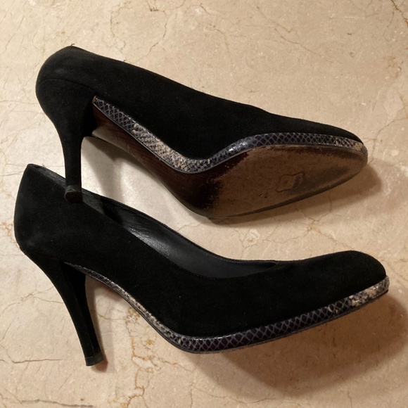 Stuart Weitzman black pumps with snake skin detail. - Picture 3 of 5